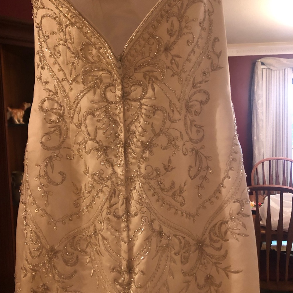 Size 6 - Cream Color - Fitted Mermaid Dress with Lots of Embroidery and Beadwork - Picture 6 of 6